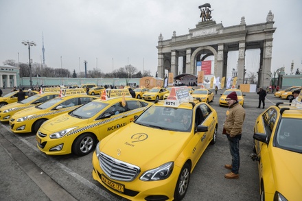 Путина попросили разобраться с законопроектом о такси