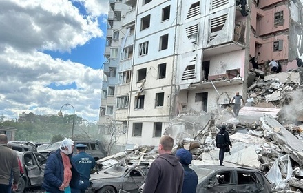 На месте обрушения подъезда жилого дома в Белгороде работают спасатели