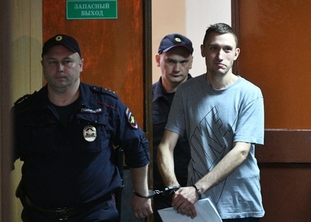 Суд арестовал активиста Котова на 5 суток за неповиновение полиции во Внукове