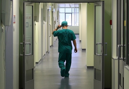 Главврач Белогорской больницы отверг претензии персонала о снижении зарплаты