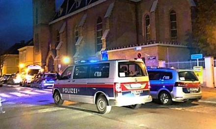 Не менее восьми человек серьёзно пострадали при нападении на костёл в Вене