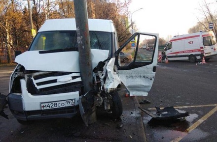 На западе Москвы произошло ДТП со школьным автобусом