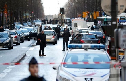 Пояс смертника напавшего на полицейский участок в Париже оказался муляжом