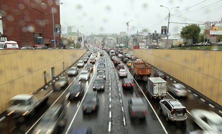 Власти Москвы просят водителей пересесть на общественный транспорт из-за непогоды