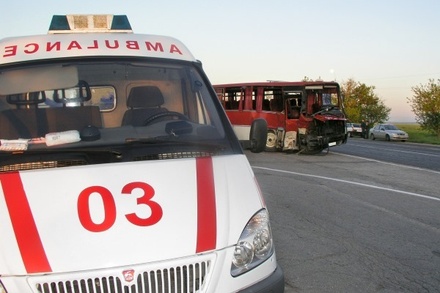 Четыре человека погибли в упавшем с обрыва автобусе в Крыму