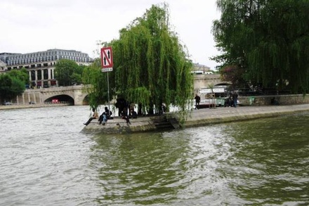 Уровень воды в Сене в результате ливней повысился более чем на 4 метра