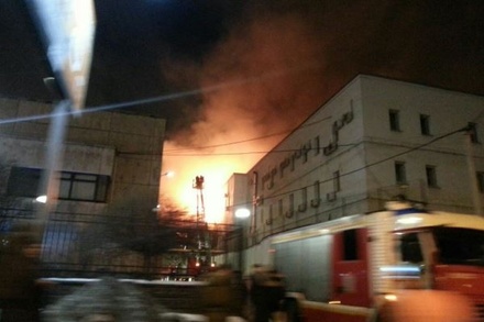 Крупный пожар возник в швейном цеху на востоке Москвы