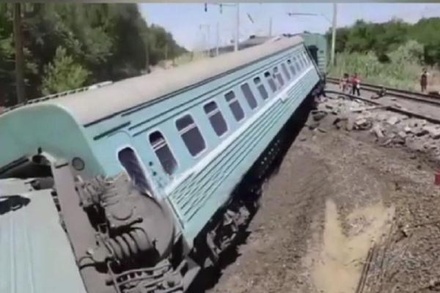 В Казахстане сошли с рельсов вагоны пассажирского поезда