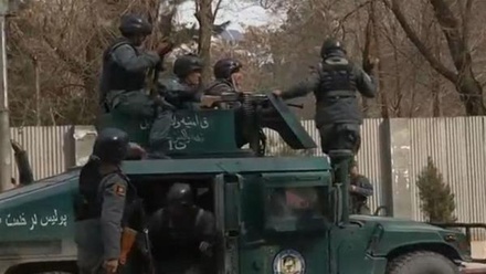 На военный госпиталь в Кабуле напали пять переодетых в медработников боевиков