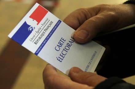 Во второй тур выборов президента Франции вышли Эммануэль Макрон и Марин Ле Пен