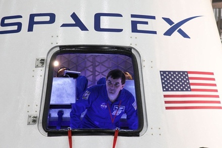 SpaceX объявила о выборе первого туриста для полёта на орбиту Луны