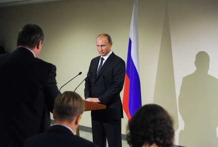 Путин выступил за урегулирование кризиса в Донбассе при участии Вашингтона