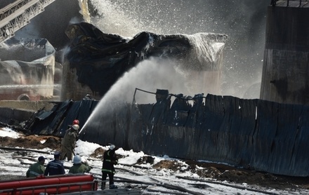 Украинские спасатели сообщили о ликвидации пожара на нефтебазе под Киевом