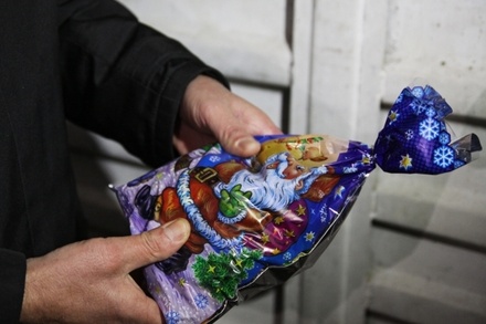 В Самарской области детям вручили просроченные новогодние подарки