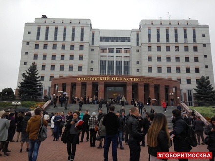 Очевидцы сообщают о стрельбе в здании Московского областного суда