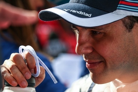 Вальттери Боттас выиграл Гран-при Австралии «Формулы-1»
