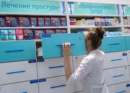 Власти заявили о достаточном запасе противовирусных лекарств в аптеках Москвы