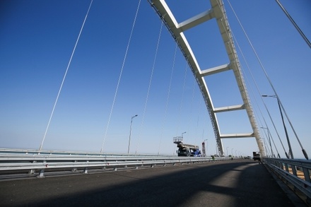 Автомобильное движение по Крымскому мосту запустят 16 мая