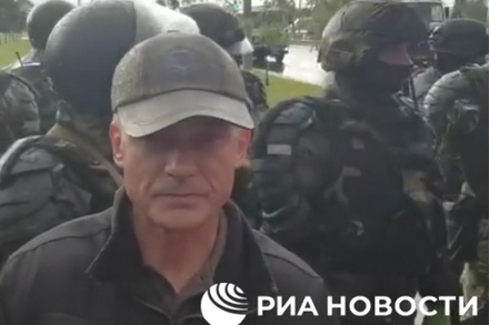 В Минске к протестующим у резиденции Александра Лукашенко вышел помощник президента