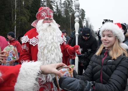 Дед Мороз в Пензе раздал детям под видом конфет снюсы