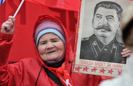 В КПРФ рассчитывают установить не менее 15 памятников Сталину к 9 мая