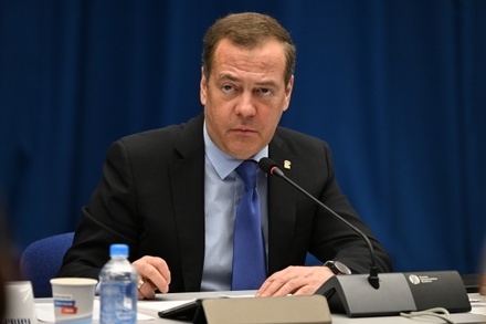 Дмитрий Медведев призвал предприятия ВПК ускорить работу в условиях СВО