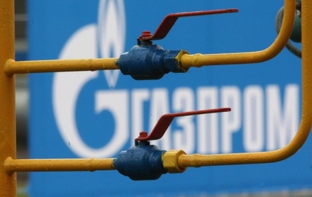 «Газпром» начал поставки газа на Украину