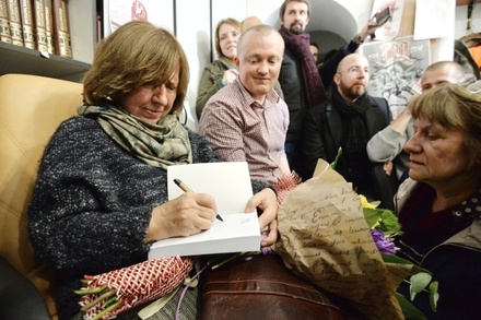 Книги Алексиевич после вручения ей Нобелевской премии смели с полок магазинов