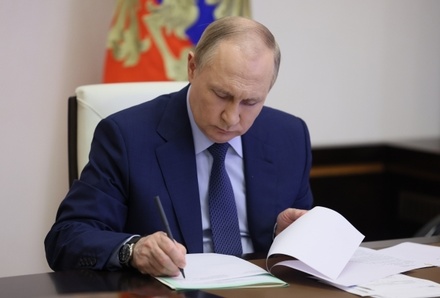 Владимир Путин подписал закон о федеральном бюджете на 2023-2025 годы
