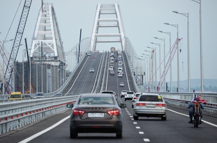 По Крымскому мосту за 10 дней проехали 125 тысяч машин