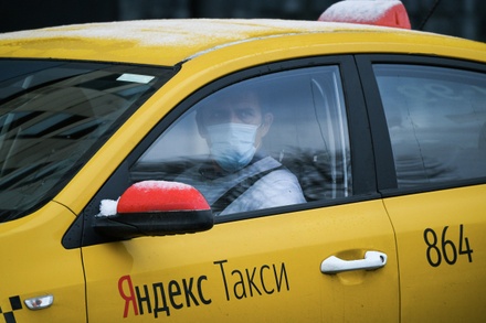 Агрегаторы такси пообещали не менять тарифы в новогодние праздники
