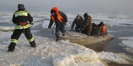 В Хабаровском крае спасатели сняли со льда 140 рыбаков