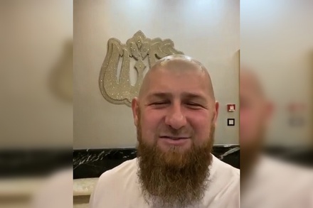 Рамзан Кадыров побрился наголо в ответ на просьбы открыть парикмахерские