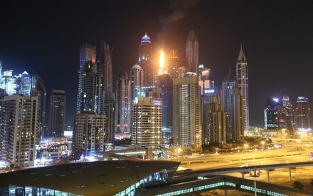 Один из самых высоких жилых небоскрёбов в мире загорелся в Дубае