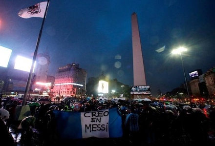 Аргентинцы вышли на митинг с призывом к Лионелю Месси вернуться в сборную