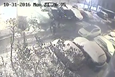 В сети появилось видео избиения актёра «Театра.doc» якобы художником Павленским