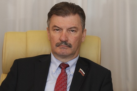 Новосибирский депутат устроил скандал из-за эвакуации его Land Cruiser  