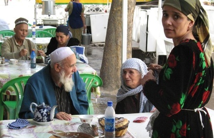 Глава Таджикского культурного центра назвала перебором запрет русифицированных фамилий