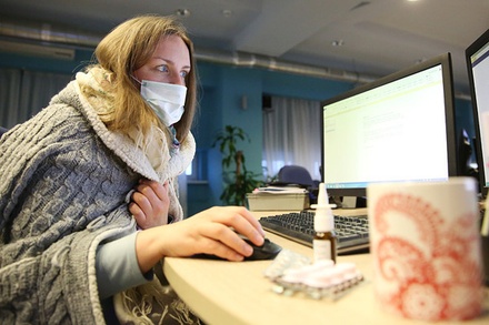 Иммунолог призвал вернуть в РФ «удалёнку» из-за рисков распространения коронавируса