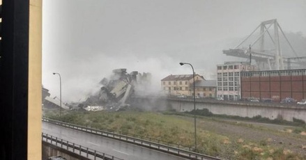 Жертвами обрушения автомобильного моста в Италии стали десятки человек