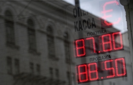 Экономисты предупредили о долларе по сто рублей к Новому году