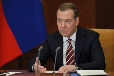 Дмитрий Медведев обвинил Запад в вытравливании памяти о героях Красной Армии