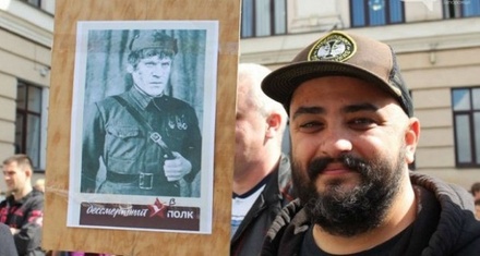 На акцию «Бессмертный полк» в Запорожье принесли портреты героев «Игры престолов»