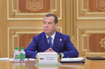 Дмитрий Медведев предсказал сокращение рабочей недели до четырёх дней
