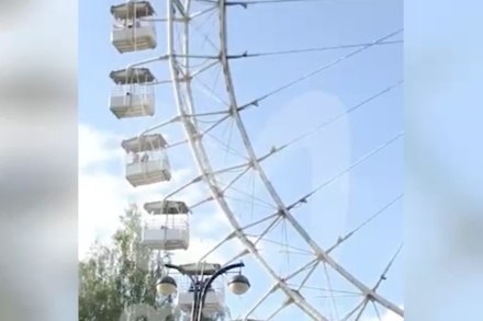 В Измайловском парке Москвы остановилось колесо обозрения