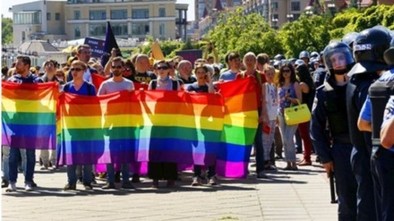 Администрация президента Украины призвала полицию защитить участников гей-акции
