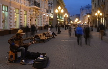 Москвичам предложили решить судьбу уличных музыкантов на Арбате