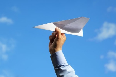 Telegram призвал пользователей запустить бумажные самолётики в поддержку интернета