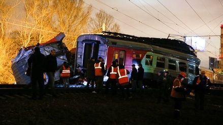 Следствие считает основной версией столкновения поездов на западе Москвы техническую неисправность 