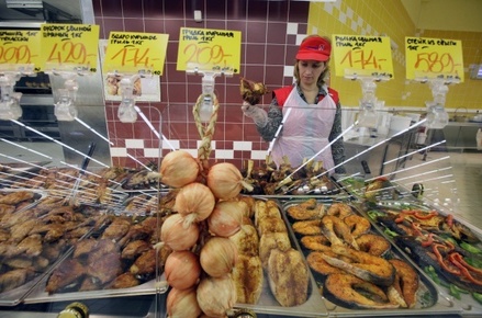 Граждане России заменили походы в рестораны покупками кулинарии в супермаркетах
